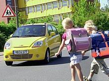 Auch Kinder haben oft den Kopf voll, wenn sie von ihrer 'Arbeit' kommen. Unaufmerksamkeit kann teuer zu stehen kommen ... Foto: Chevrolet/auto-reporter.net